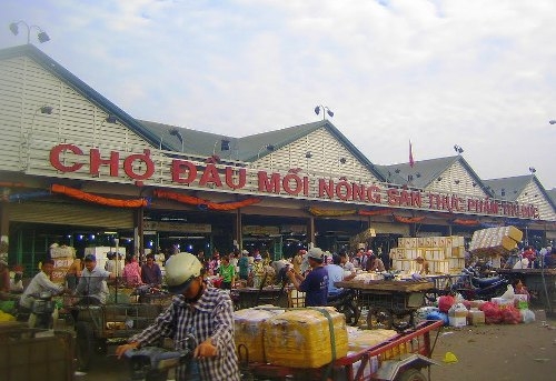 Diễm Hương bị xác minh tình trạng hôn nhân