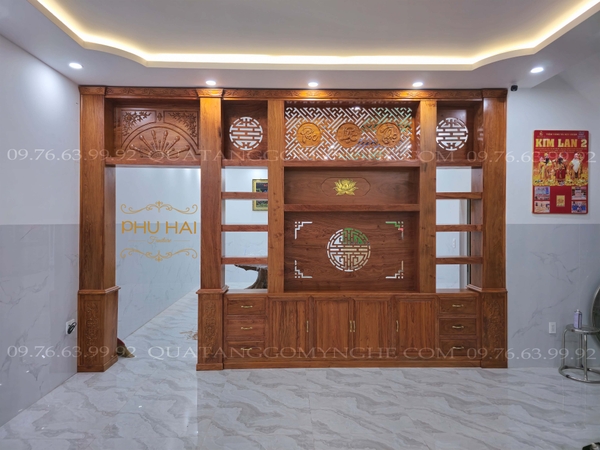Vách Ngăn Kệ Tivi Phòng Khách Gỗ Hương