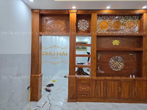 Vách Ngăn Kệ Tivi Phòng Khách Gỗ Hương