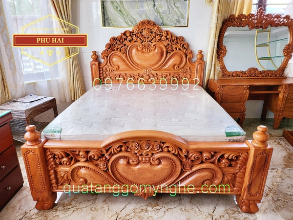 Giường Hoàng Gia Trái Tim Hoa hồng Đẹp