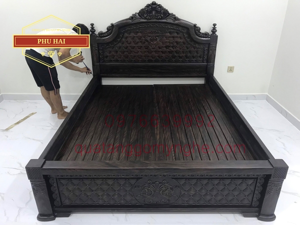 Giường Ngủ Gỗ Tự Nhiên Mẫu Tân Cổ Điển
