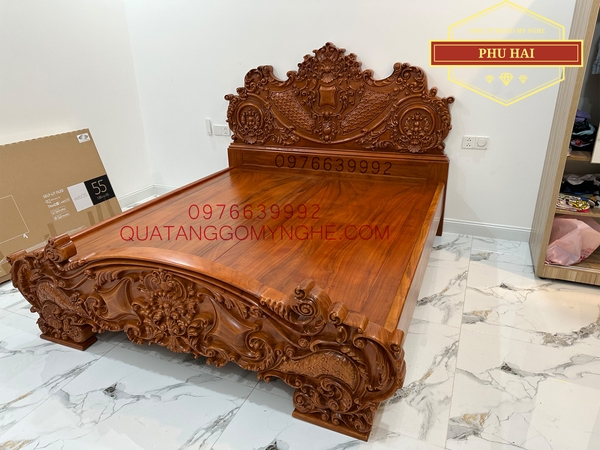 Giường Ngủ Gỗ Tự Nhiên Cổ Điển Sang Trọng