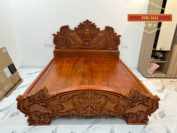 Giường Ngủ Gỗ Tự Nhiên Cổ Điển Sang Trọng