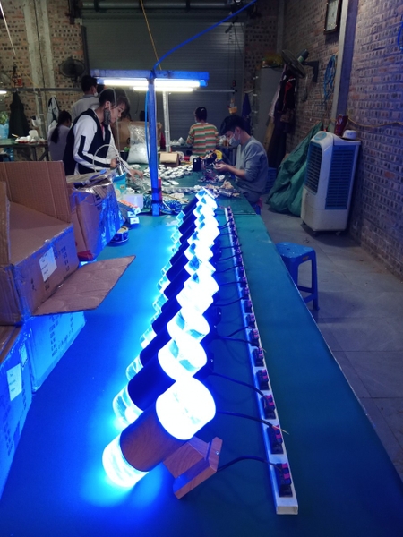 ĐÈN HẮT TƯỜNG 2 ĐẦU HÌNH KIM CƯƠNG.