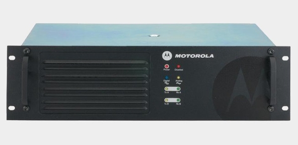 Trạm chuyển tiếp tín hiệu Motorola XIR R8200