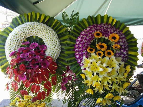 Hoa chia buồn, hoa tang lễ - Ý nghĩa màu sắc và sự lựa chọn