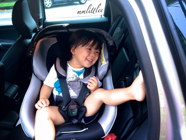 Giúp ba mẹ trả lời những câu hỏi cơ bản nhất về ghế ngồi ô tô cho bé
