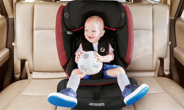 TRẺ EM MẤY TUỔI ĐƯỢC NGỒI GHẾ TRƯỚC Ô TÔ: NHỮNG LƯU Ý QUAN TRỌNG BA MẸ CẦN BIẾT