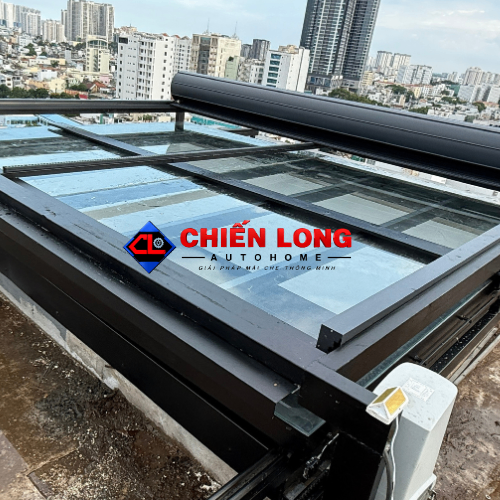 Mái Nhôm Cuốn Mái Kính Sân Thượng 3,5m x 5m Cách Nhiệt