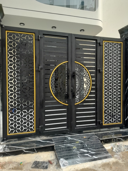 Đơn vị lắp đặt cổng sắt 4 cánh CNC trống đồng họa tiết bông tuyết giá rẻ