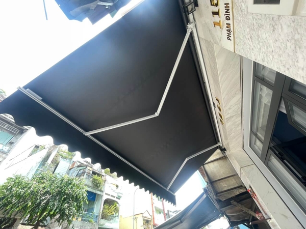 Công trình lắp đặt mái hiên tự đông TOSA02  tại địa chỉ Phạm Đình Hổ, P6, Q5