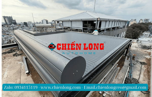 Công trình lắp đặt mái nhôm cuốn tự động chống nắng trên mái kính kết hợp cả giếng trời tự động tai Q1. HCM