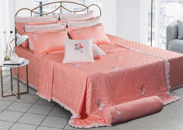 Bộ ESM 19016 chụp với chăn hè