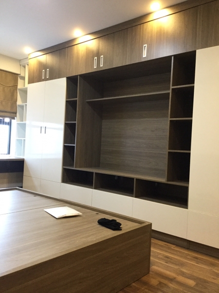 Công trình nội thất 3 phòng ngủ nhà chị nhật anh- hồ tùng mậu chung cư goldmark city, chất liệu MDF phủ melamin màu trắng kết hợp với màu óc chó