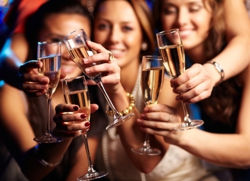 Lưu ý để thưởng thức Champagne trong tiệc năm mới đúng điệu