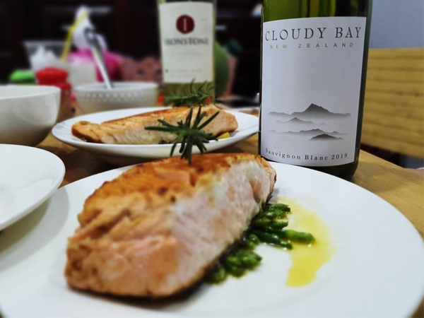 Bữa tiệc hải sản nên chọn rượu vang như thế nào mới chuẩn?