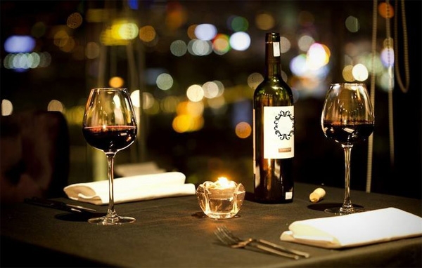 Cách chọn rượu vang cho tiệc Noel thêm trọn vẹn