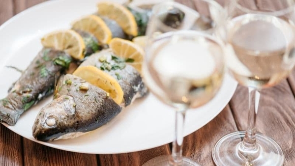 Rượu vang có thể kết hợp cùng các món cá không?