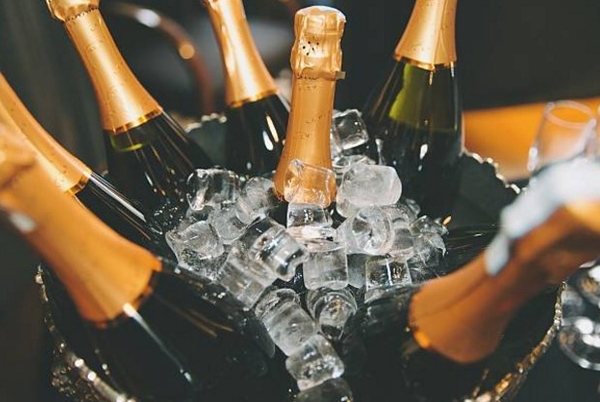 3 nguyên tắc khi phục vụ rượu champagne