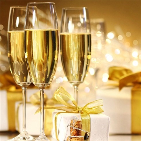 3 mẫu ly uống rượu champagne chuẩn không cần chỉnh, không biết quá phí