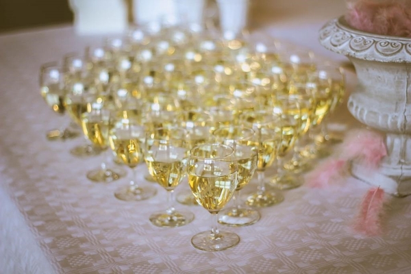 3 lưu ý cần ghi nhớ khi chuẩn bị rượu vang đám cưới