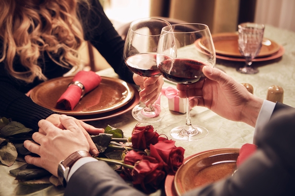 Tại sao rượu vang là lựa chọn tuyệt vời cho buổi hẹn hò?