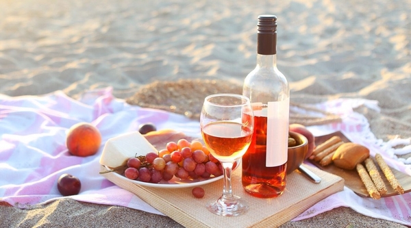 Mẹo chọn rượu vang ngon phù hợp với mùa hè