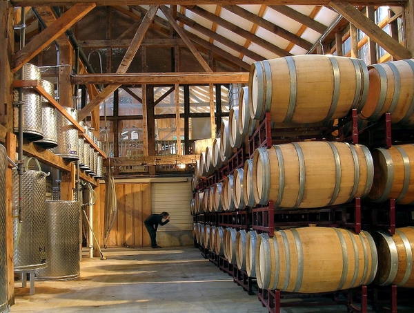 Thùng gỗ sồi có tác dụng gì trong sản xuất rượu vang?