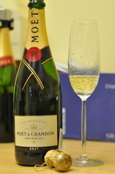 Cách chọn rượu champagne ngon