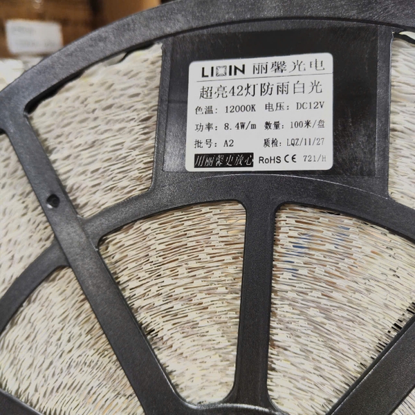 led-ziczac-lixin-12v42d-cong-suat-cao-cuon-dai-100m