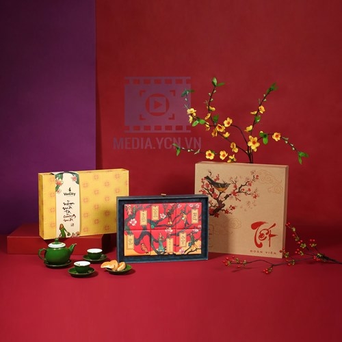 Chụp ảnh sản phẩm hộp giấy làm túi quà Tết Nguyên đán trong studio Hà Nội