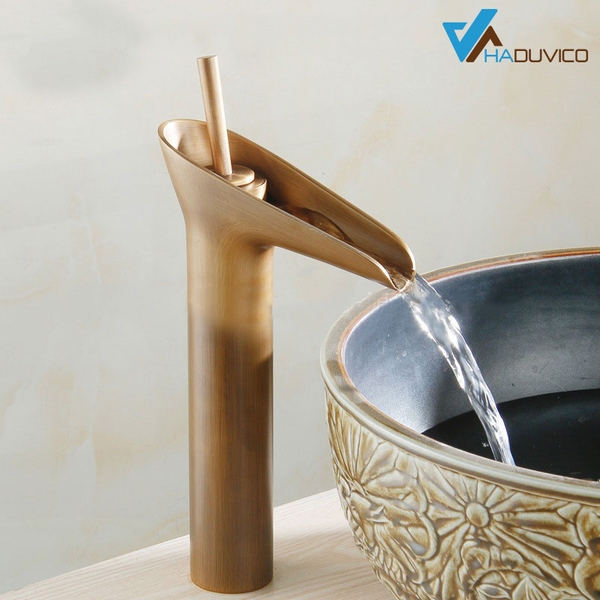 Sự gắn kết giữa vòi lavabo đồng thau và chậu sứ mỹ thuật