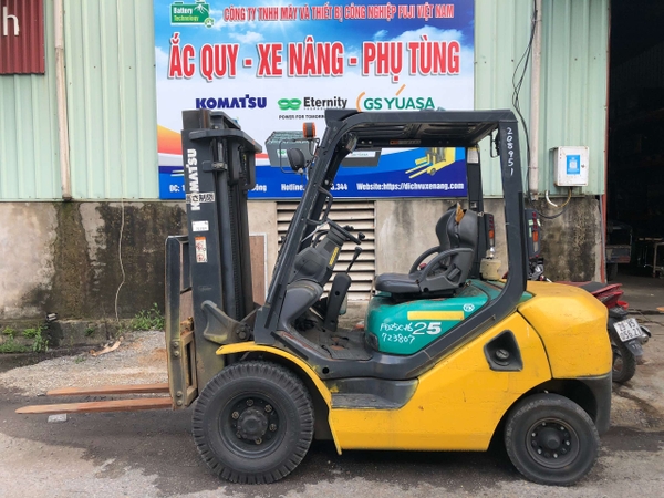 Xe nâng dầu cũ Komatsu 2.5 tấn, ngồi lái, nâng cao 3m, năm 2007