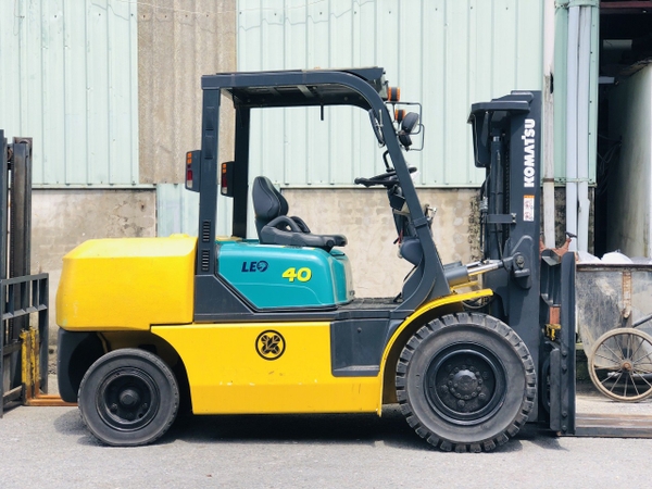 Xe nâng dầu Komatsu 4 tấn FD40T-8