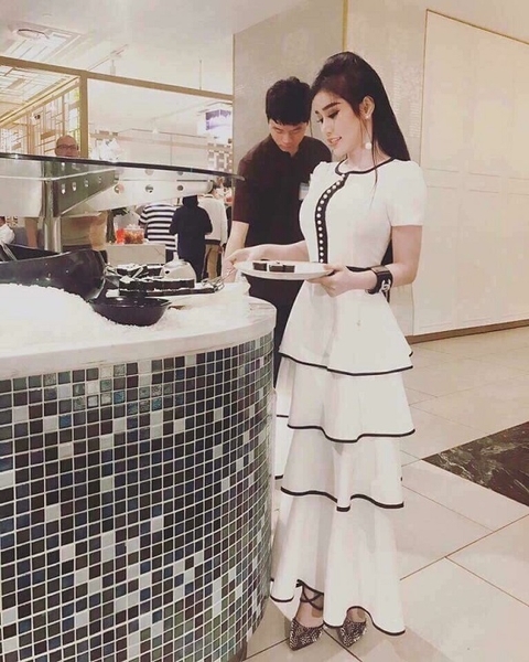 Đầm Maxi Đi Biển Cho Người Thấp Váy tối màu che khuyết điểm
