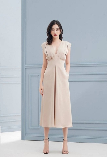 Chọn đầm đẹp cho quý cô tuổi 40 diện hè năm nay 2019-2020