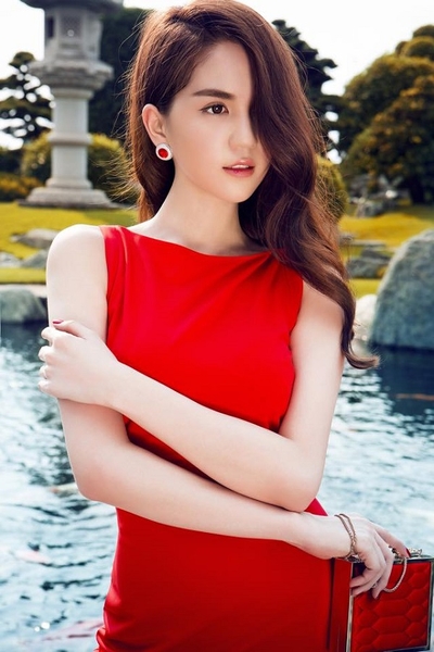 Chọn đầm dự tiệc cuối năm quyến rũ như Ngọc Trinh