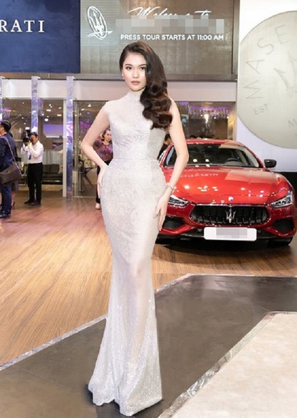 Những kiểu đầm dạ hội xẻ tà đẹp phần mới nhất đón đầu xu hướng 2019