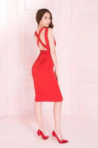 Ngực nhỏ chọn váy đầm dự tiệc thế nào mới quyến rũ
