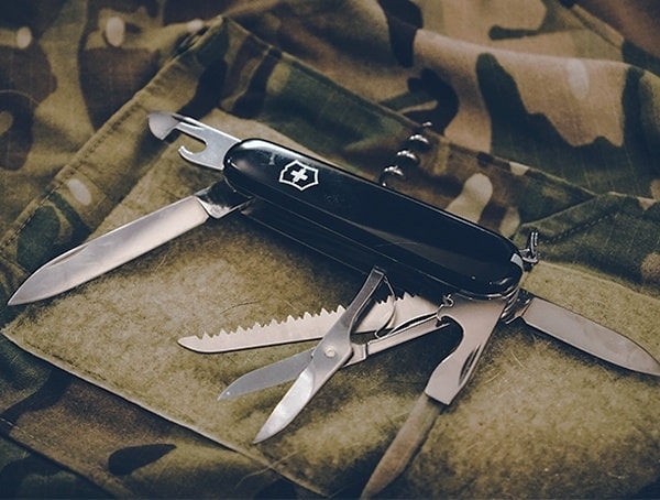 Victorinox Huntsman d ng c sinh t n c l c nh g n trong l ng