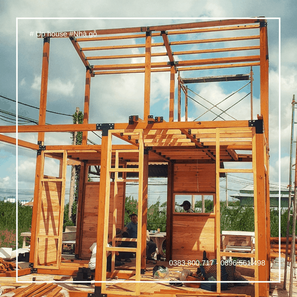 nhà gỗ lắp ghép trên sườn đồi