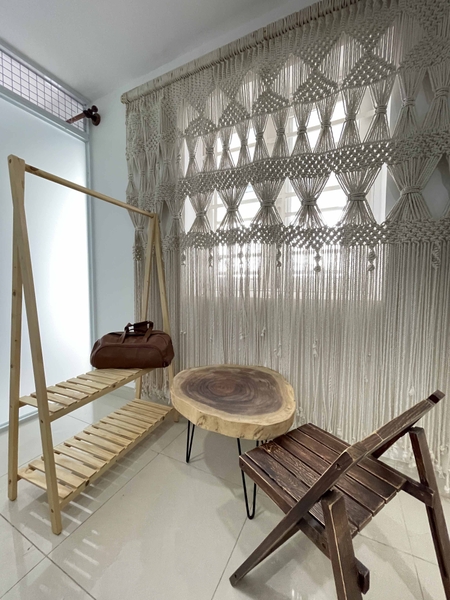 trang trí phòng trọ bằng rèm tết dây
