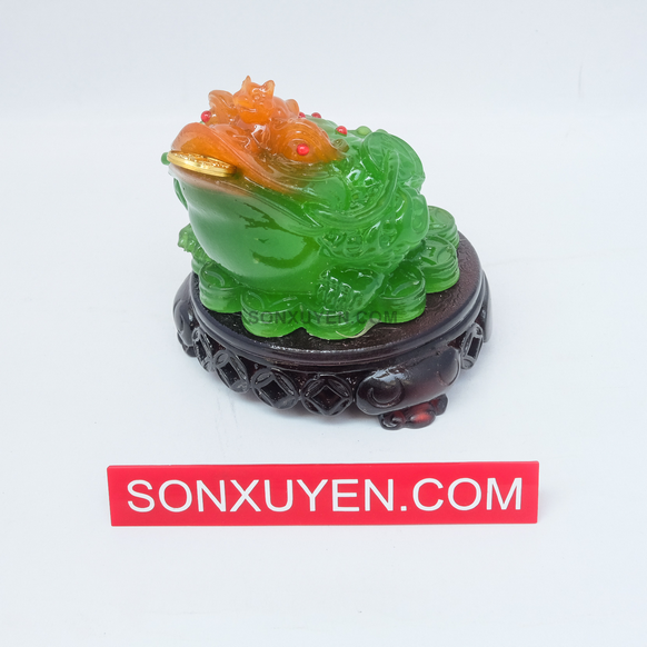 Cóc ngọc xanh trên đầu có con dơi cao 11,5 r 11