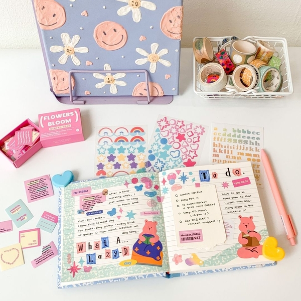 Sổ kẻ ngang khổ vuông 140 trang 130gsm tặng kèm sticker Composition Collection - Hồng Berries