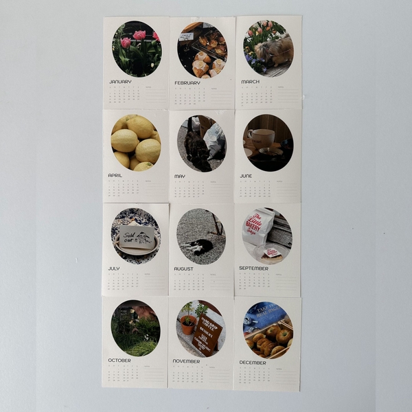 Lịch 2024 kèm chân standee để bàn