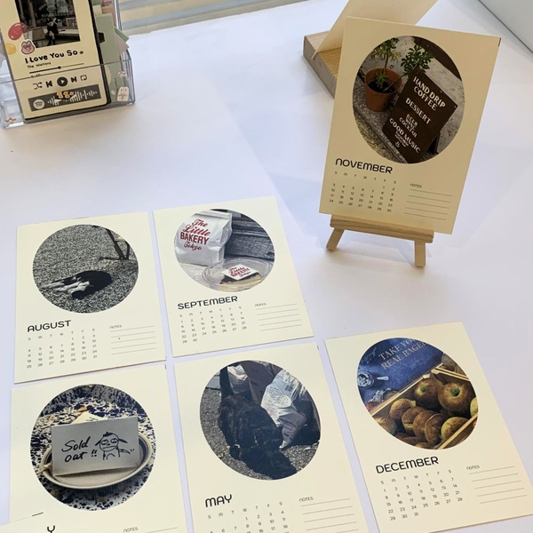 Lịch 2024 kèm chân standee để bàn