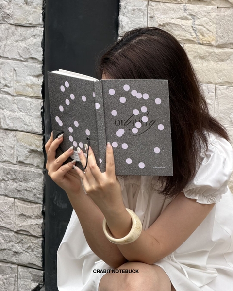 Sổ tay A5 grid 132 trang 130gsm Chấm bi - Xám Hồng