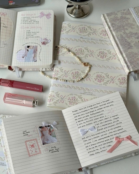 Sổ tay scrapbook khổ vuông kẻ ngang 130gsm The Reverie Diary - Nhũ Hoa Nơ Hồng