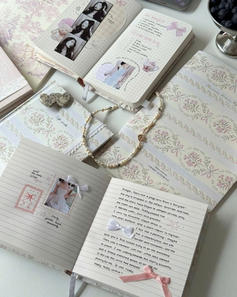 Sổ tay scrapbook khổ vuông kẻ ngang 130gsm The Reverie Diary - Nhũ Hoa Nơ Hồng