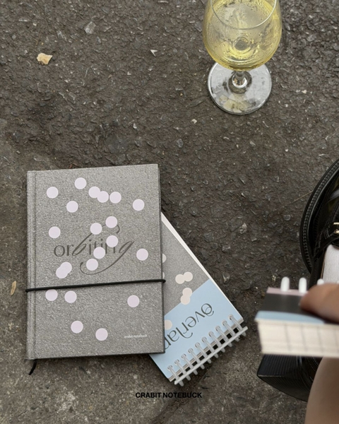 Sổ tay A5 grid 132 trang 130gsm Chấm bi - Xám Hồng